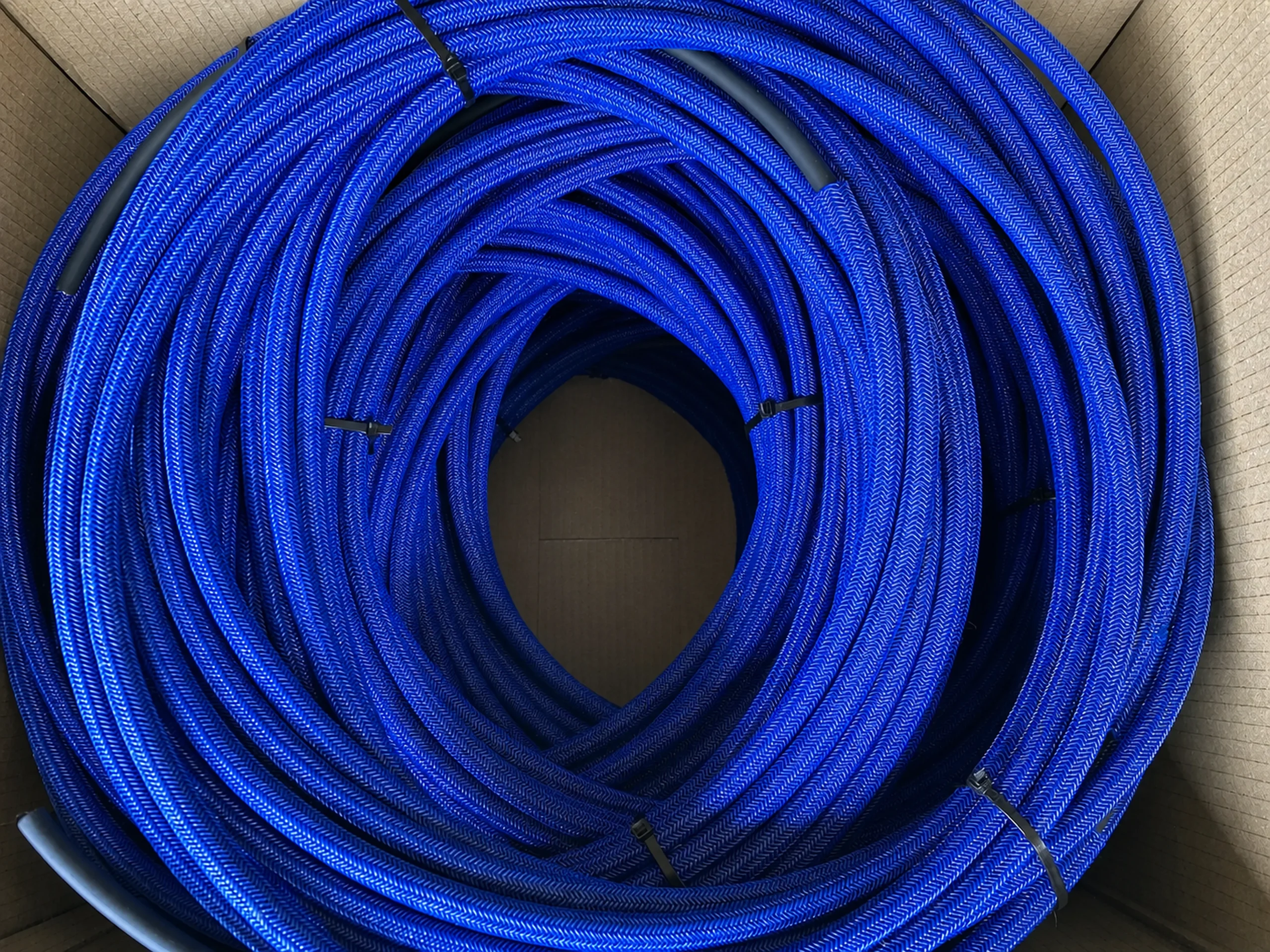 Abrasion-resistant cable braiding